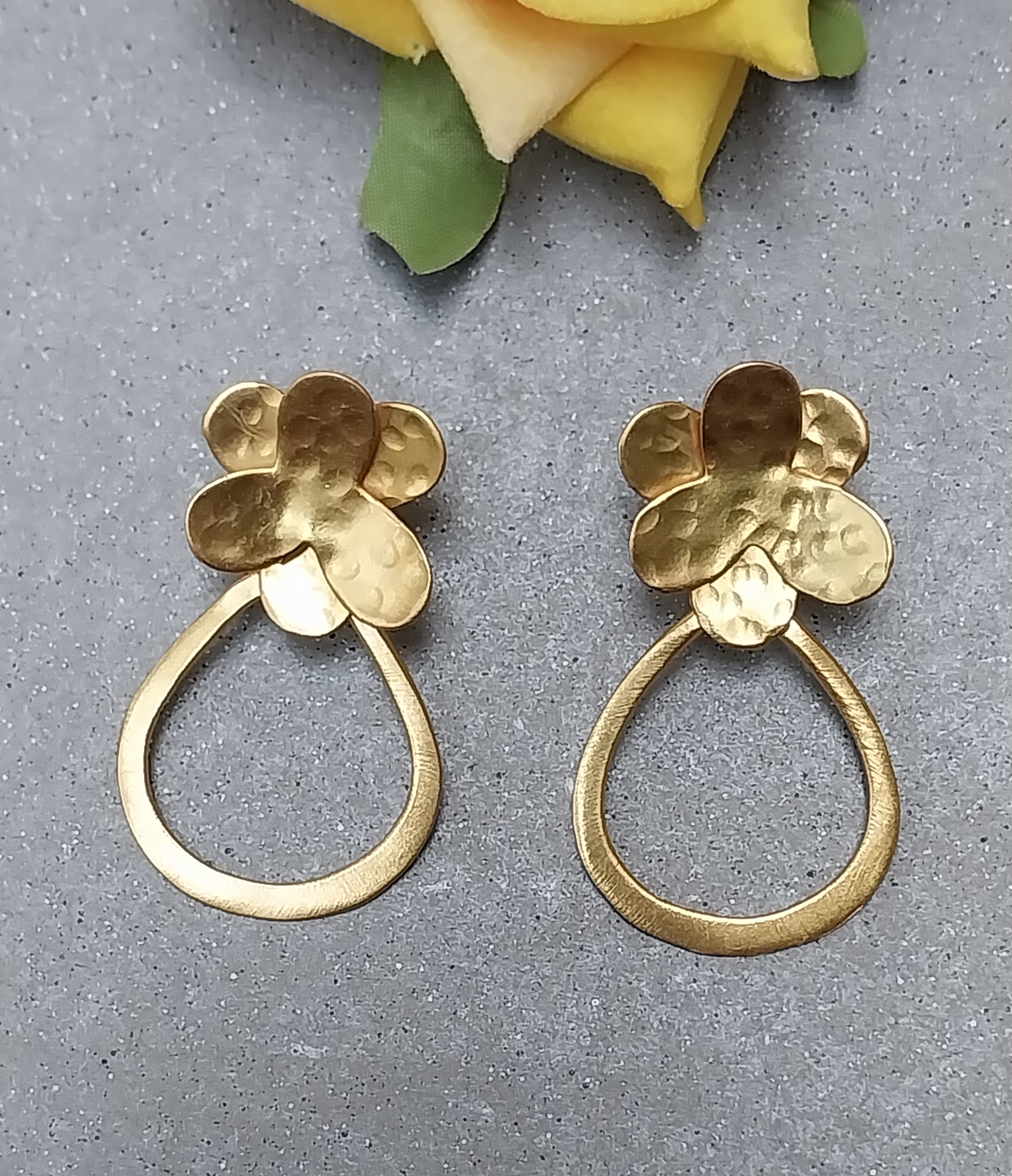 Gold Platted Flower Brass Earring For All Girls And Women